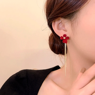 Aretes Asimetricos Flor Carmesí
