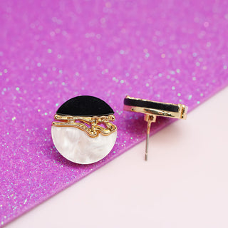 Aretes Black and White