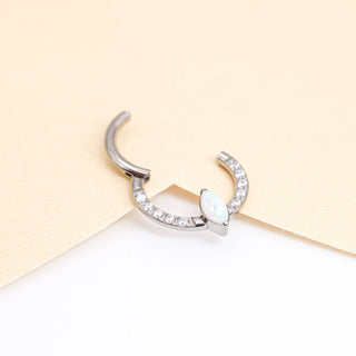 Piercing Daith Opal Titanio
