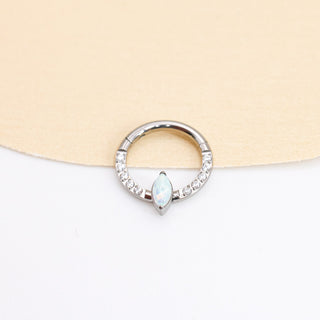 Piercing Daith Opal Titanio