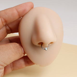Piercing Daith Opal Titanio