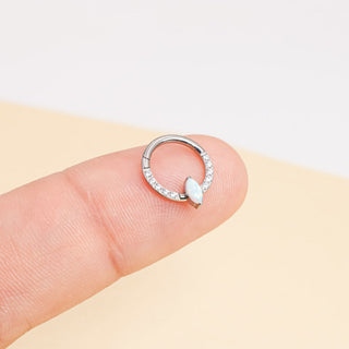 Piercing Daith Opal Titanio