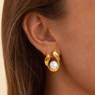 Aretes Gold Wave con Perla