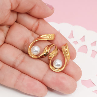 Aretes Gold Wave con Perla