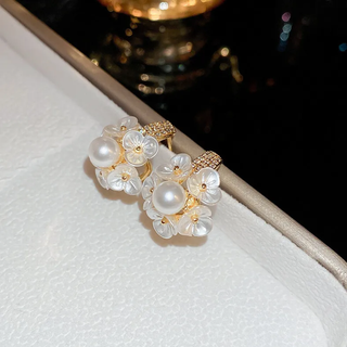 Aretes Perla Floral
