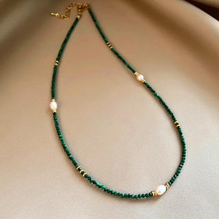 Collar Esmeralda con Perlas
