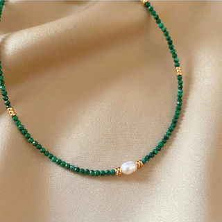 Collar Esmeralda con Perlas