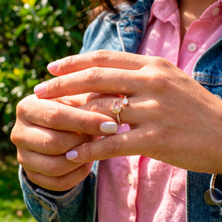 Anillo Ajustable Tulipán con Zirconias