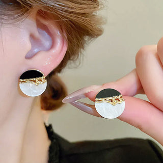 Aretes Black and White