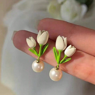 Aretes de Tulipán Blanco con Perla
