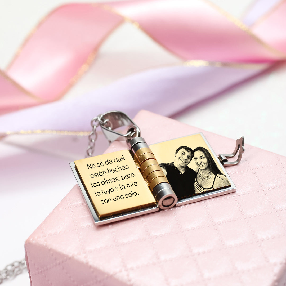 Collar Libro Personalizado + Cajita Regalo GRATIS